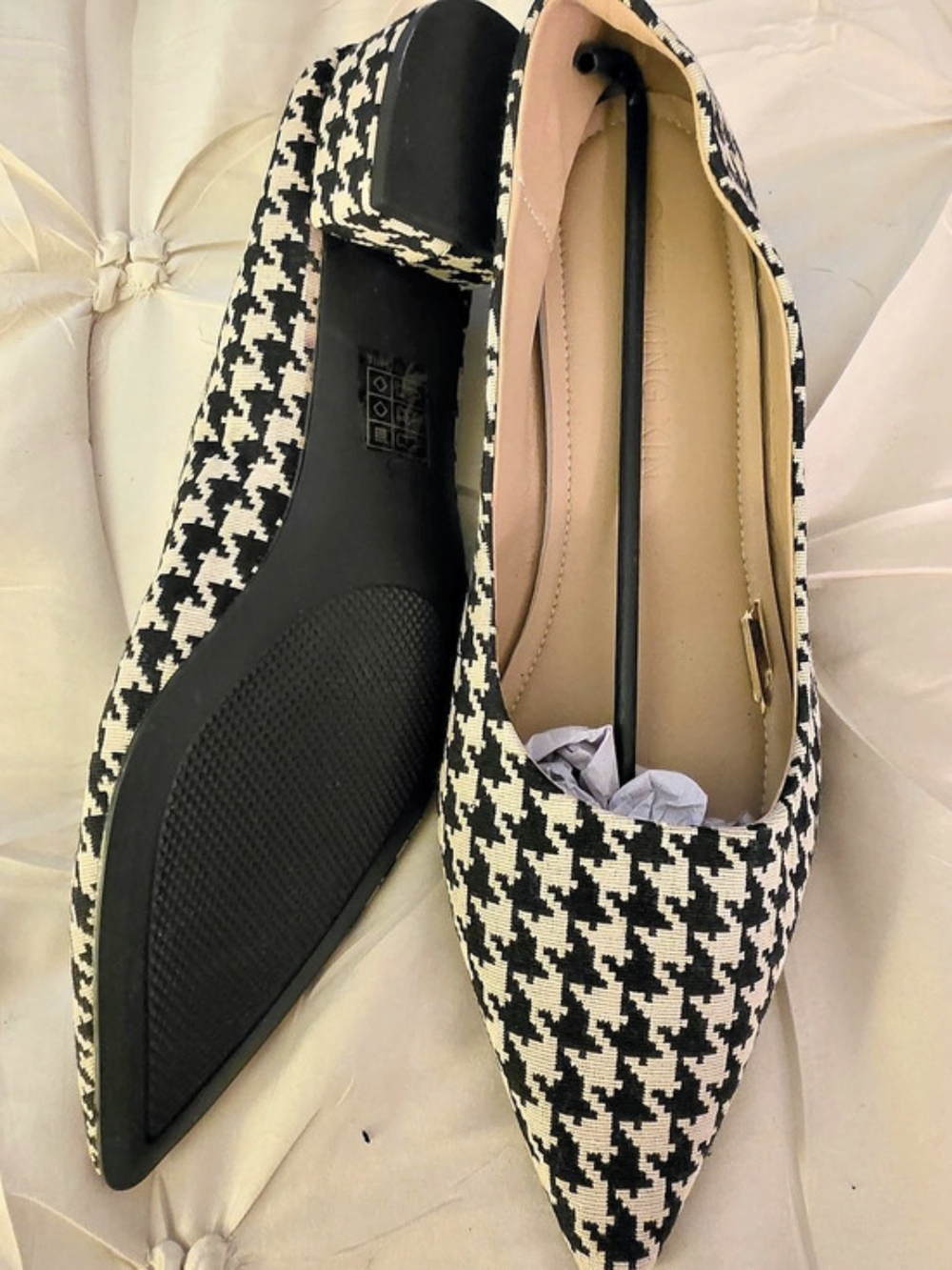 Houndstooth Pointed-Toe Flats in Black & White Like New. Size 11